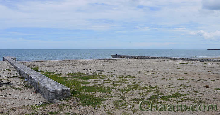 Beach front land in Cha-Am for sale
