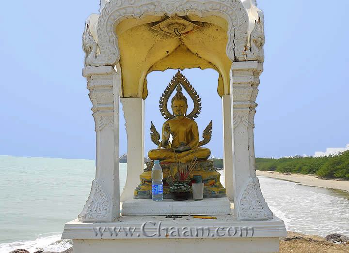 Buddha at the beach of Cha-Am