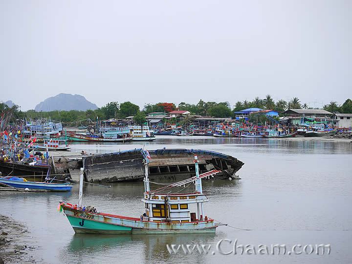 Ship sink in Cha-Am Thailand