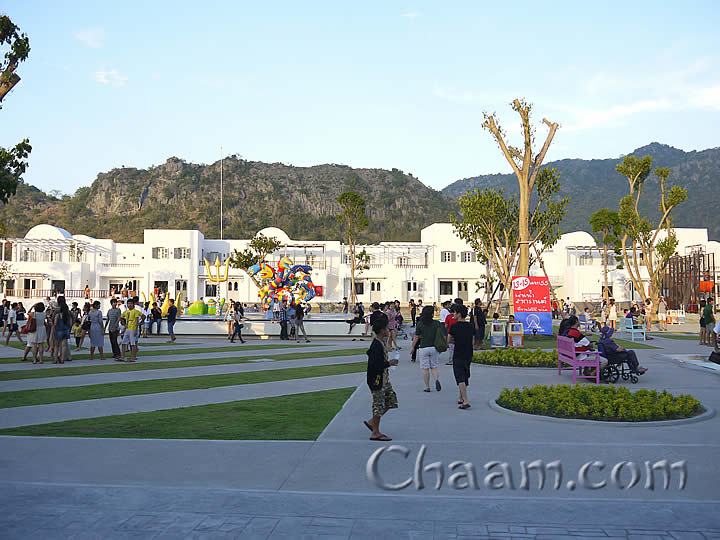 Green area in Santorini Park