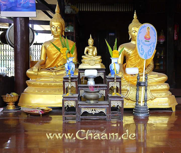 Golden Buddha statues