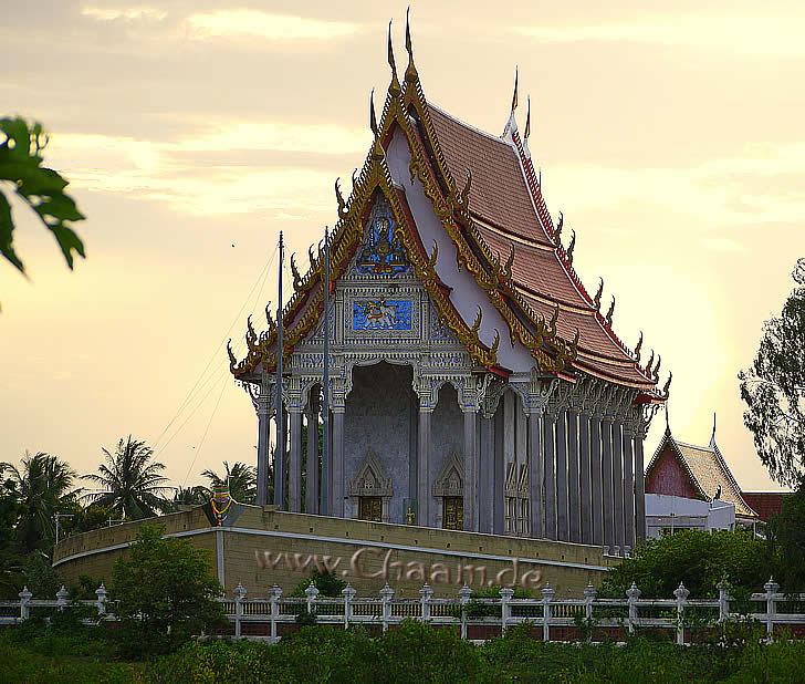 Temple Wat Tanot Luang at sunset